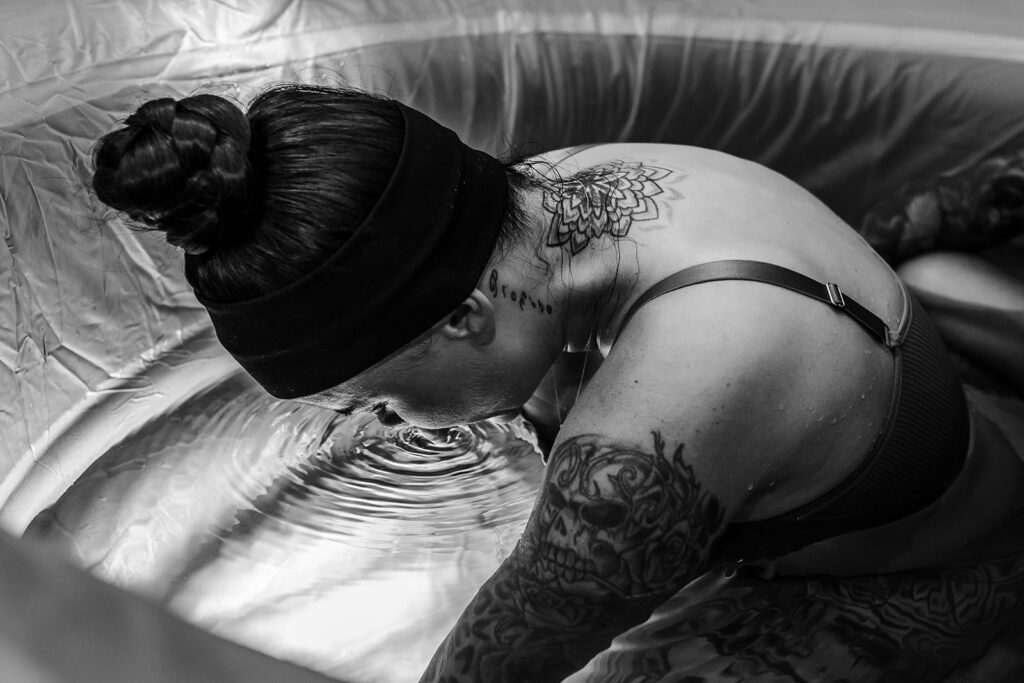 Geboortefotografie Dunja Visser 1 Badbevalling